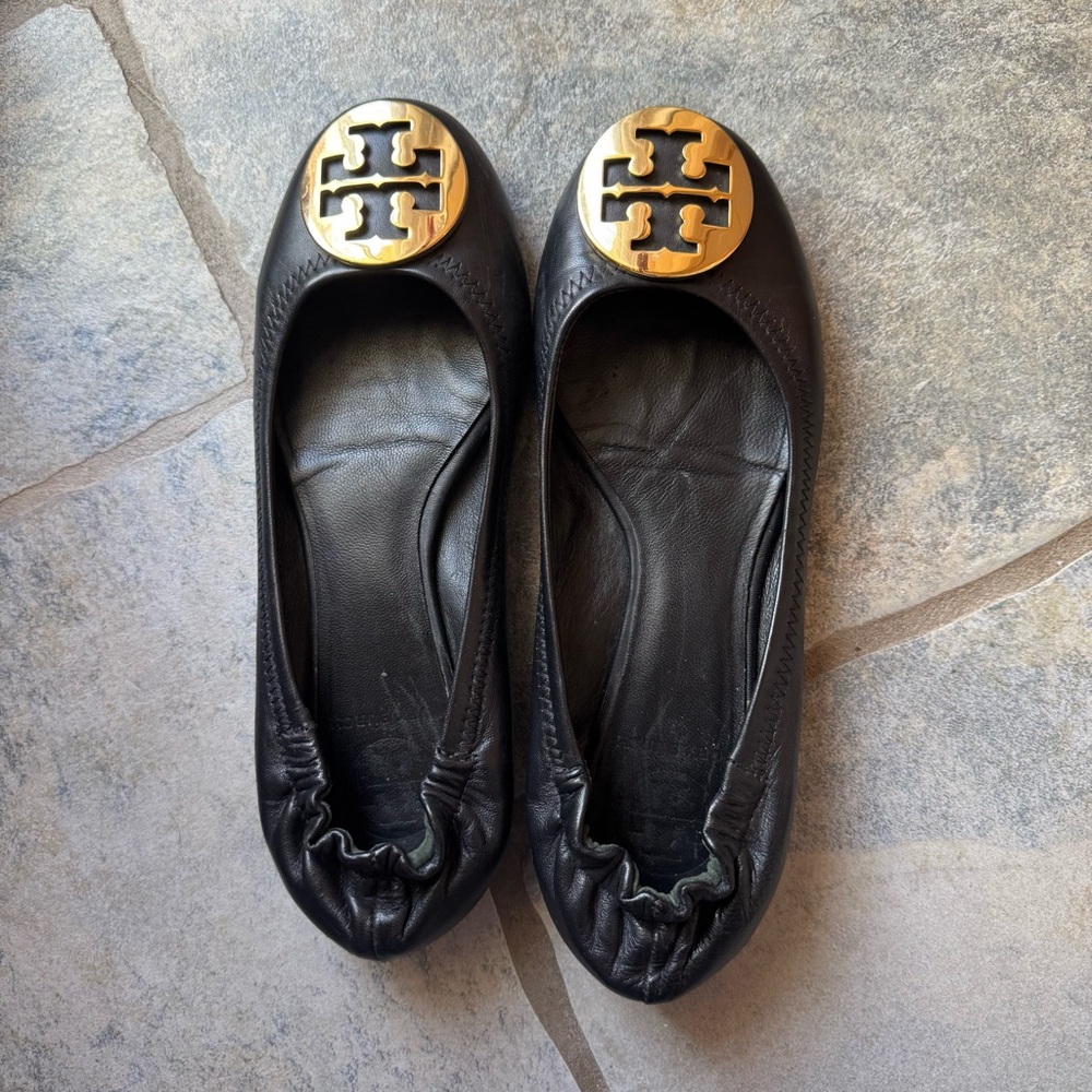 Tory Burch REVA Black Ballet Flats with Gold Medallion Size 6/6.5‎